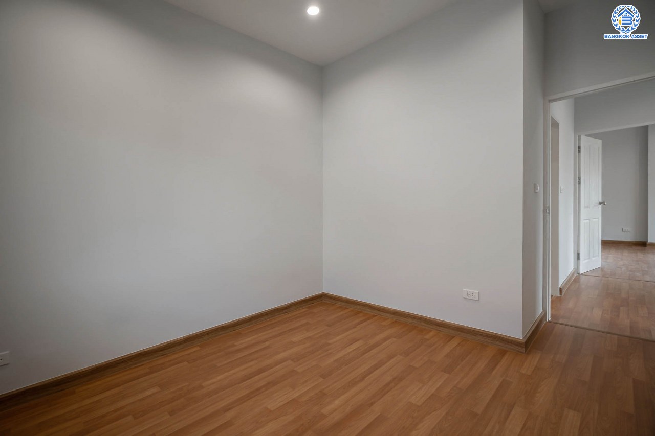 บ้านมือสองตกแต่งใหม่ โครงการ เพอร์เฟคเพลส ราชพฤกษ์ บ้านเดี่ยว จากแบรนด์ Property Perfect เนื้อที่ 56.2 ตร.ว. ฟังก์ชัน 3 ห้องนอน 3 ห้องน้ำ  1 ห้องอเนกประสงค์ จอดรถได้ 2 คัน กับทำเลโซนเมือง ที่เชื่อมต่อหลากหลายเส้นทาง หน้าโครงการติดถ.ราชพฤกษ์ ใกล้รถไฟฟ้าสถานี "บางรักน้อยท่าอิฐ"